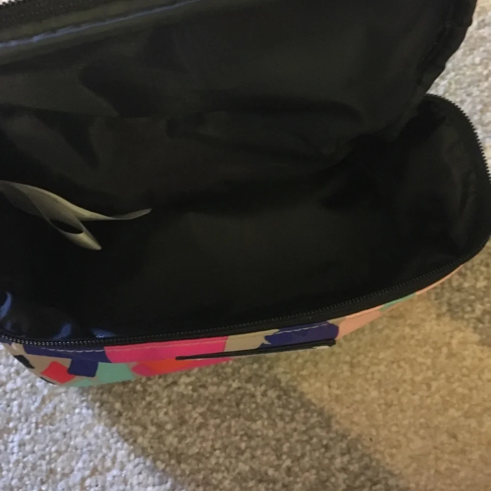 NEW Elizabeth Arden Cosmetic Case
